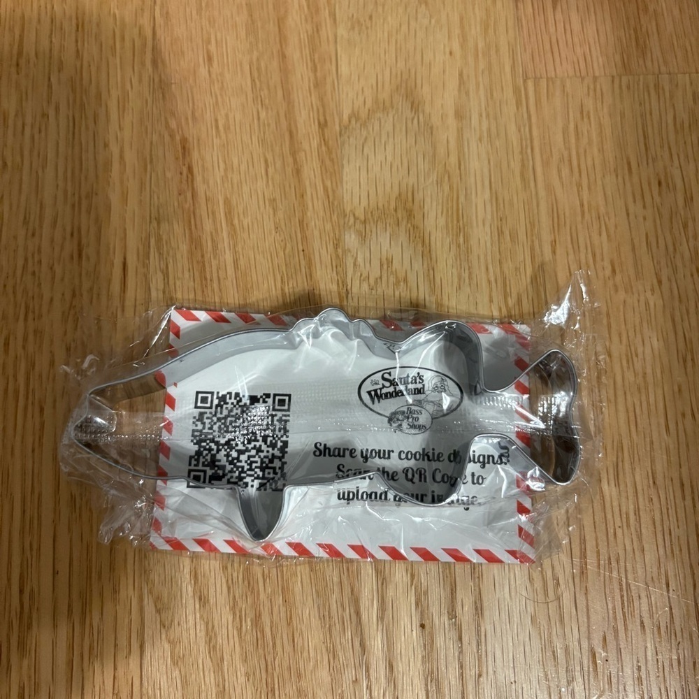 Cabela’s Bass Pro Shop Santa's Wonderland Cookie Cutter Fish NEW Christmas